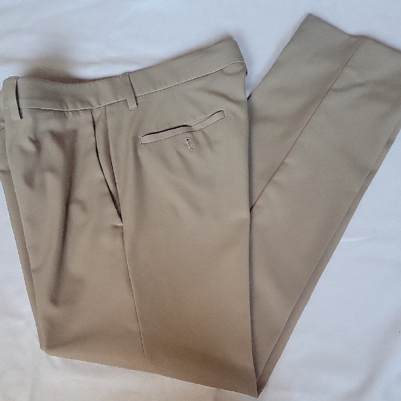 Haggar Cool 18 Pro Strainght Fit Khaki Men's Pant Size 34 - Picture 2 of 13